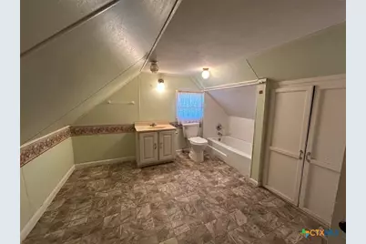 304 W Krezdorn Street, Seguin, TX 78155 - Photo 11