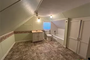 304 W Krezdorn St, Seguin, TX 78155 - Photo 11