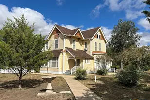 304 W Krezdorn St, Seguin, TX 78155 - Photo 13