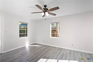 606 W Gayle St, Edna, TX 77957 - Photo 15