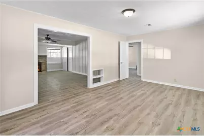 606 W Gayle Street, Edna, TX 77957 - Photo 7