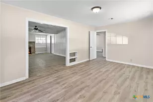 606 W Gayle St, Edna, TX 77957 - Photo 7