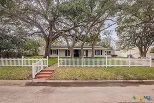 101 E Loma Vista Ave, Victoria, TX 77901 - Photo 1