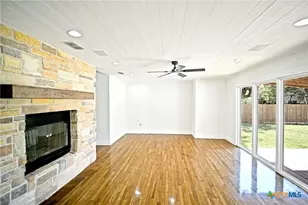 456 Magazine Ave, New Braunfels, TX 78130 - Photo 7