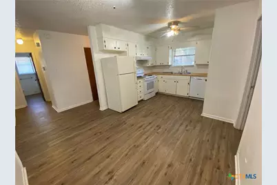 911 Yorktown, Temple, TX 76504 - Photo 3