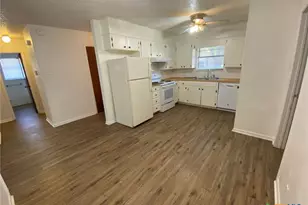 911 Yorktown, Temple, TX 76504 - Photo 3