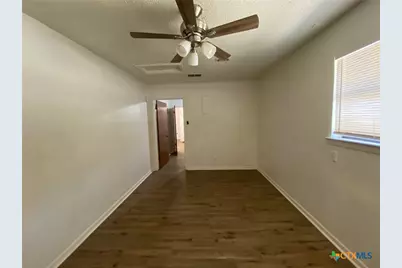 911 Yorktown, Temple, TX 76504 - Photo 7