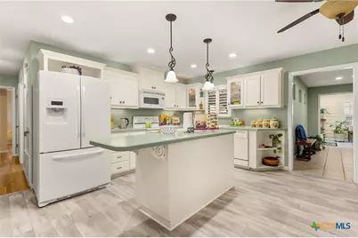 612 Kathy Drive, Seguin, TX 78155 - Photo 3