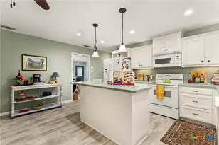 612 Kathy Dr, Seguin, TX 78155 - Photo 11