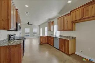 1382 Hanz Dr, New Braunfels, TX 78130 - Photo 9