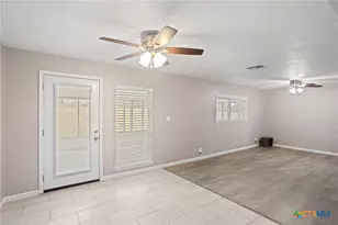 323 Cherrywood Ln, San Antonio, TX 78233 - Photo 11