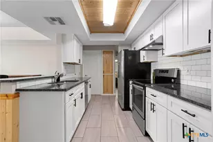 323 Cherrywood Ln, San Antonio, TX 78233 - Photo 5