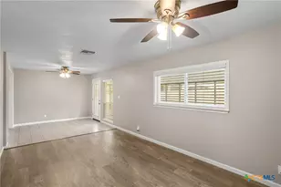 323 Cherrywood Ln, San Antonio, TX 78233 - Photo 9