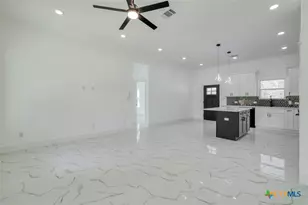 121 Diamond Head Dr, Bastrop, TX 78602 - Photo 13