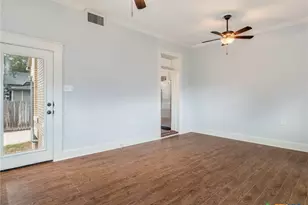 351 N Guenther Ave, New Braunfels, TX 78130 - Photo 17