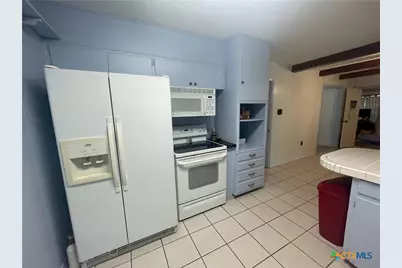 1304 W Avenue B, Lampasas, TX 76550 - Photo 19