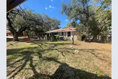 1304 W Avenue B, Lampasas, TX 76550 - Photo 37