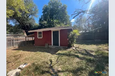 1304 W Avenue B, Lampasas, TX 76550 - Photo 39