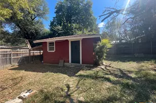 1304 W Ave B, Lampasas, TX 76550 - Photo 39