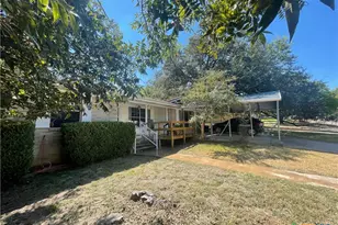 1304 W Ave B, Lampasas, TX 76550 - Photo 9