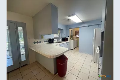 1304 W Avenue B, Lampasas, TX 76550 - Photo 17