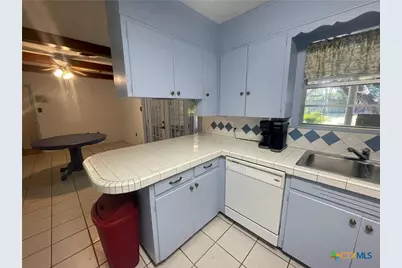 1304 W Avenue B, Lampasas, TX 76550 - Photo 21