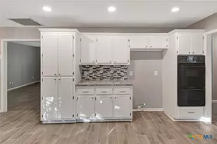 911 Westwood St, Victoria, TX 77901 - Photo 21