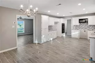 911 Westwood St, Victoria, TX 77901 - Photo 17