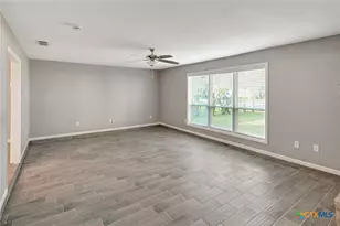 911 Westwood St, Victoria, TX 77901 - Photo 9