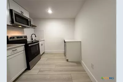 2204 W San Antonio Street #2, New Braunfels, TX 78130 - Photo 3