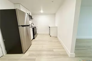 2204 W San Antonio St, New Braunfels, TX 78130 - Photo 5