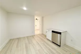 2204 W San Antonio St, New Braunfels, TX 78130 - Photo 3