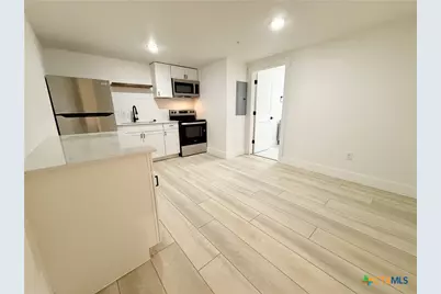 2204 W San Antonio Street #3, New Braunfels, TX 78130 - Photo 17