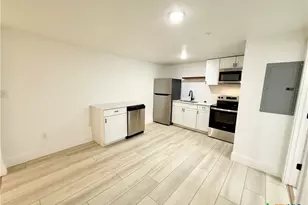 2204 W San Antonio St, New Braunfels, TX 78130 - Photo 15