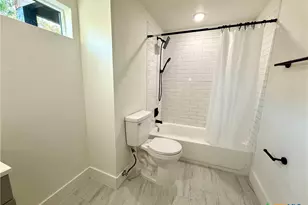 2204 W San Antonio St, New Braunfels, TX 78130 - Photo 11