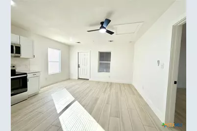 2204 W San Antonio Street #5, New Braunfels, TX 78130 - Photo 5