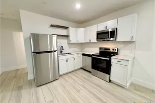 2204 W San Antonio St, New Braunfels, TX 78130 - Photo 3