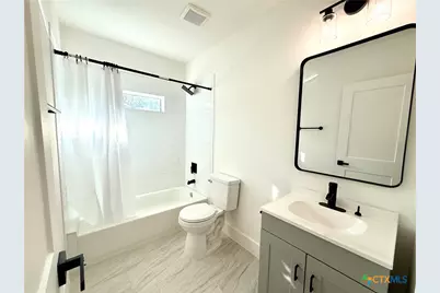 2204 W San Antonio Street #5, New Braunfels, TX 78130 - Photo 11