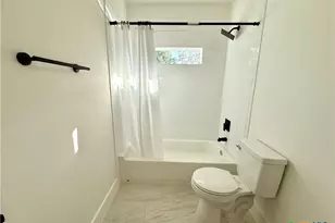 2204 W San Antonio St, New Braunfels, TX 78130 - Photo 9