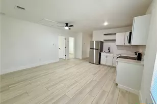 2204 W San Antonio St, New Braunfels, TX 78130 - Photo 7