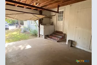 111 N Cedar Avenue, Luling, TX 78648 - Photo 11