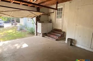 111 N Cedar Ave, Luling, TX 78648 - Photo 11