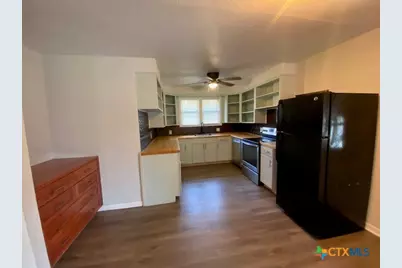 111 N Cedar Avenue, Luling, TX 78648 - Photo 5