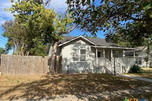 111 N Cedar Ave, Luling, TX 78648 - Photo 3