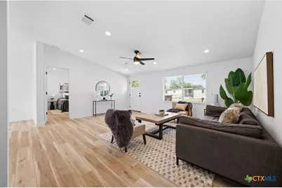 404 E Pecan Street, Taylor, TX 76574 - Photo 5