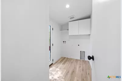 404 E Pecan Street, Taylor, TX 76574 - Photo 17