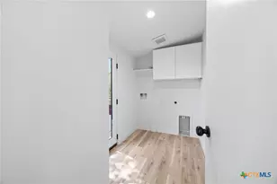 404 E Pecan St, Taylor, TX 76574 - Photo 17