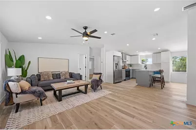 404 E Pecan Street, Taylor, TX 76574 - Photo 3