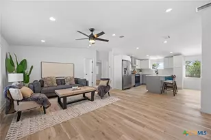 404 E Pecan St, Taylor, TX 76574 - Photo 3