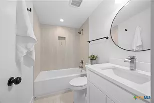 404 E Pecan St, Taylor, TX 76574 - Photo 15